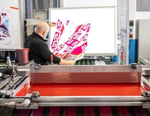 Autoadhesivos ZyR, adhesivos en serigrafía para automoción Autoadhesivos ZyR, adhesivos en serigrafía para automoción